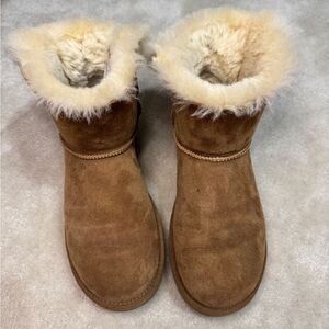 Women’s UGGs Half Calf Furry Boots with Bows Sz 8